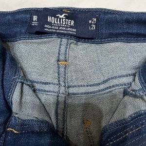 Brand new, WOT Hollister, high-rise, jean legging. Size 1R 25x28